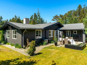 Holiday Home Ellinore - from the sea by Interhome in Hals